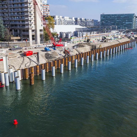 Courbevoie (92) - Création de l'estacade "Base Seine" pour les travaux du projet Eole.