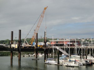 Spie batignolles nord - Battage de pieux de guidage métalliques - Port de plaisance de boulogne sur mer 2012