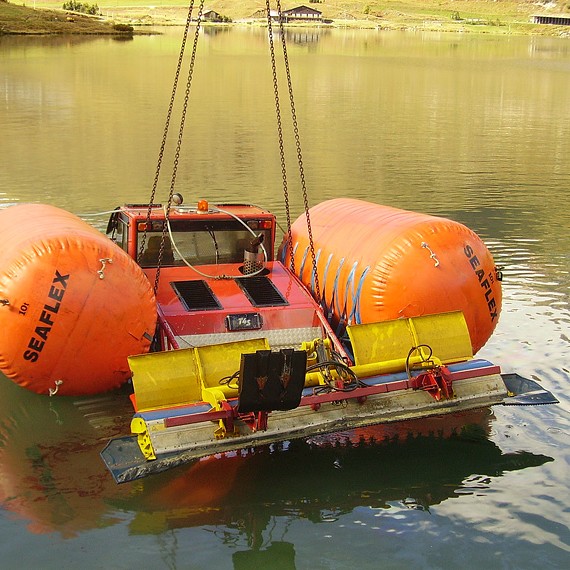 HYDROKARST - Renflouage d'une dameuse au lac de Tignes - Septembre 2010