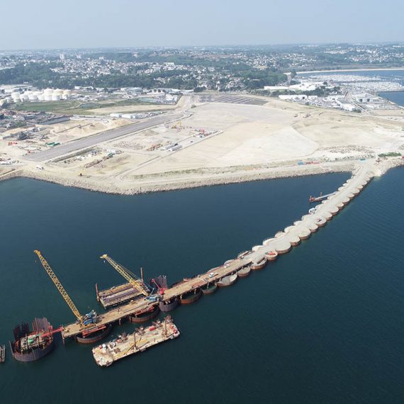 Brest (29) - Réalisation de la digue d'enclôture du nouvel polder du port de commerce